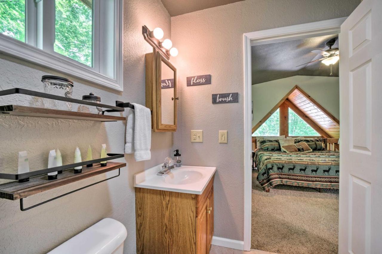Cozy Whittier Cabin And Yard And Hot Tub, Pets Welcome Bagian luar foto