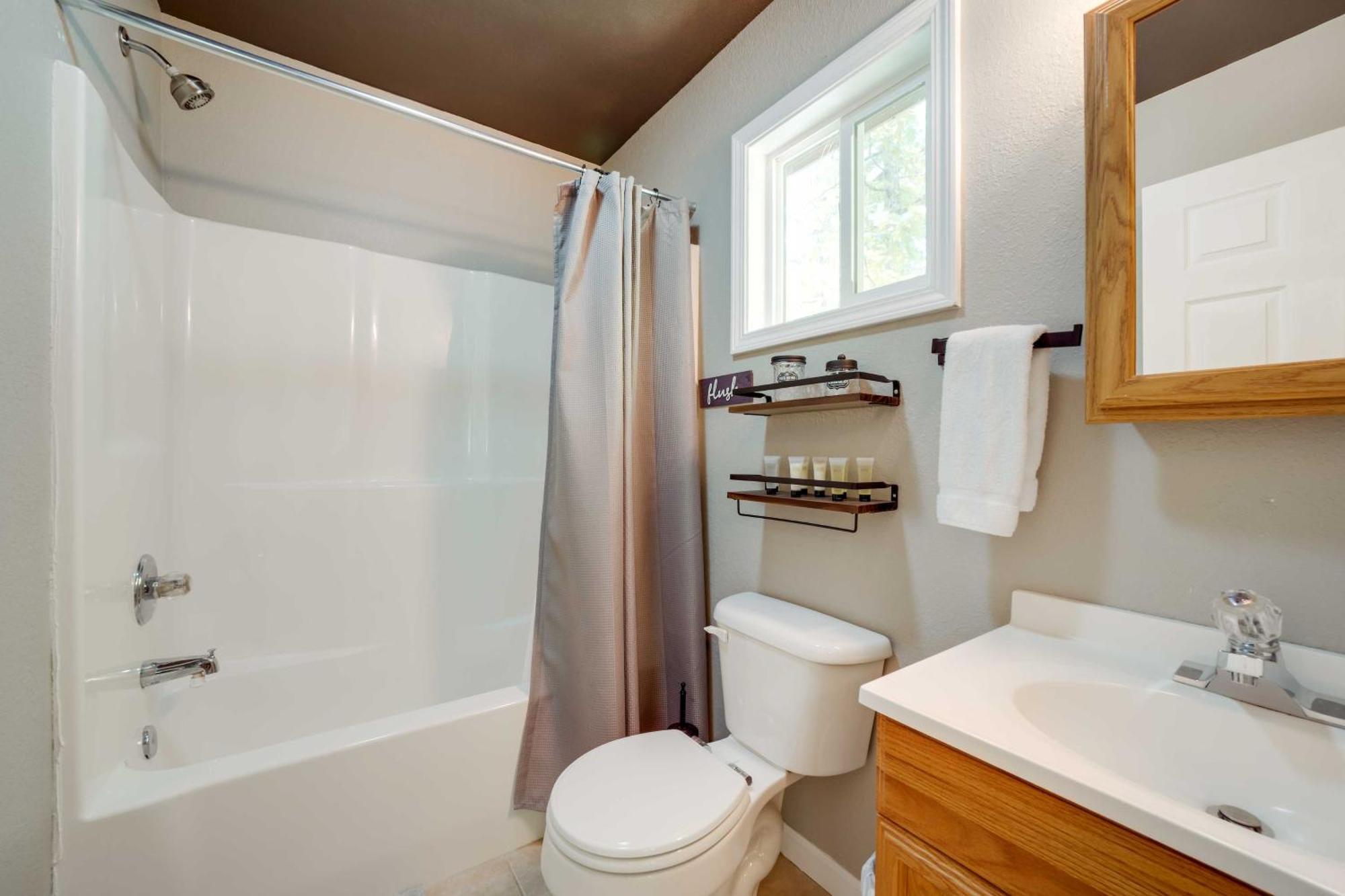 Cozy Whittier Cabin And Yard And Hot Tub, Pets Welcome Bagian luar foto