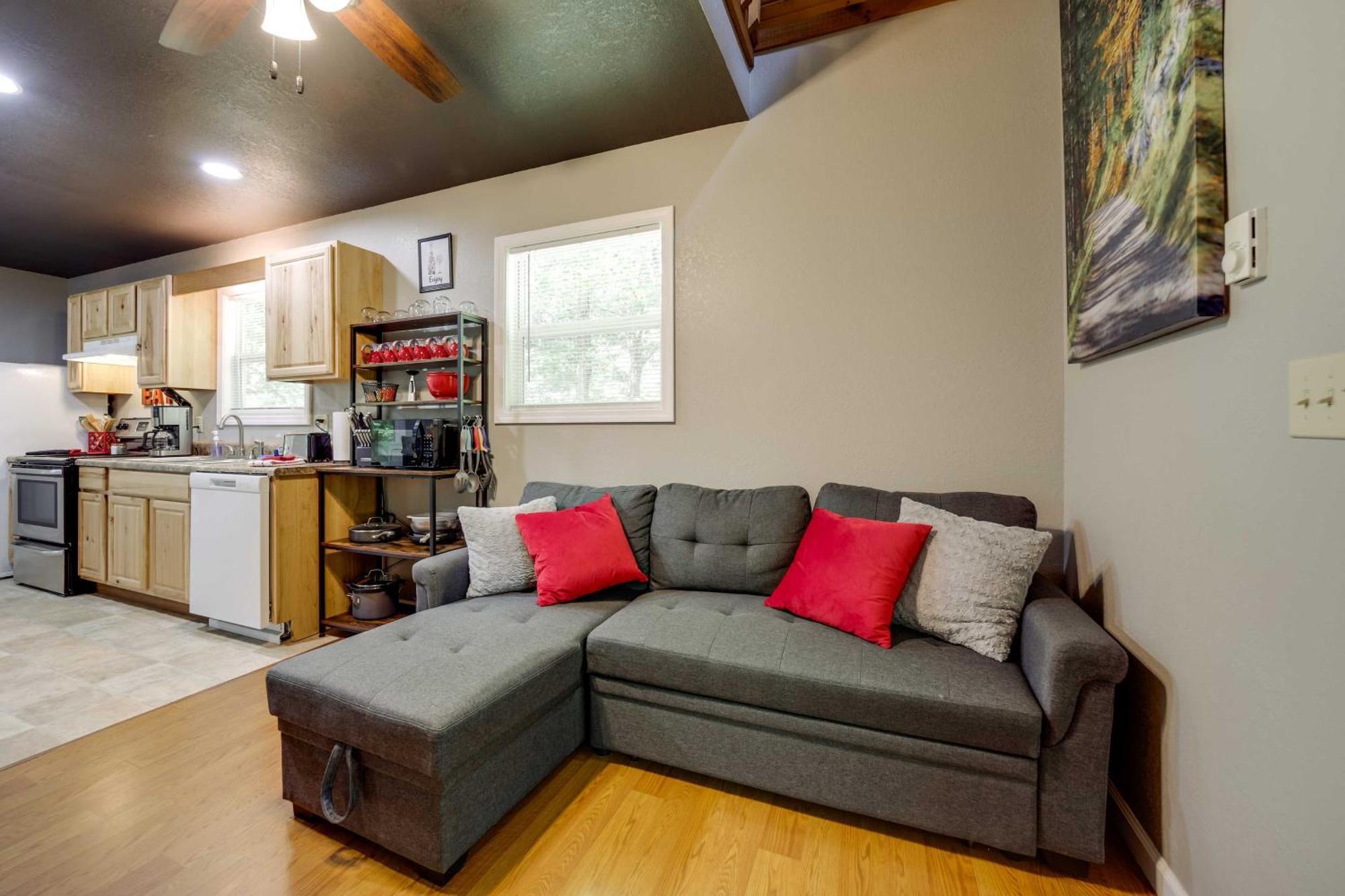 Cozy Whittier Cabin And Yard And Hot Tub, Pets Welcome Bagian luar foto