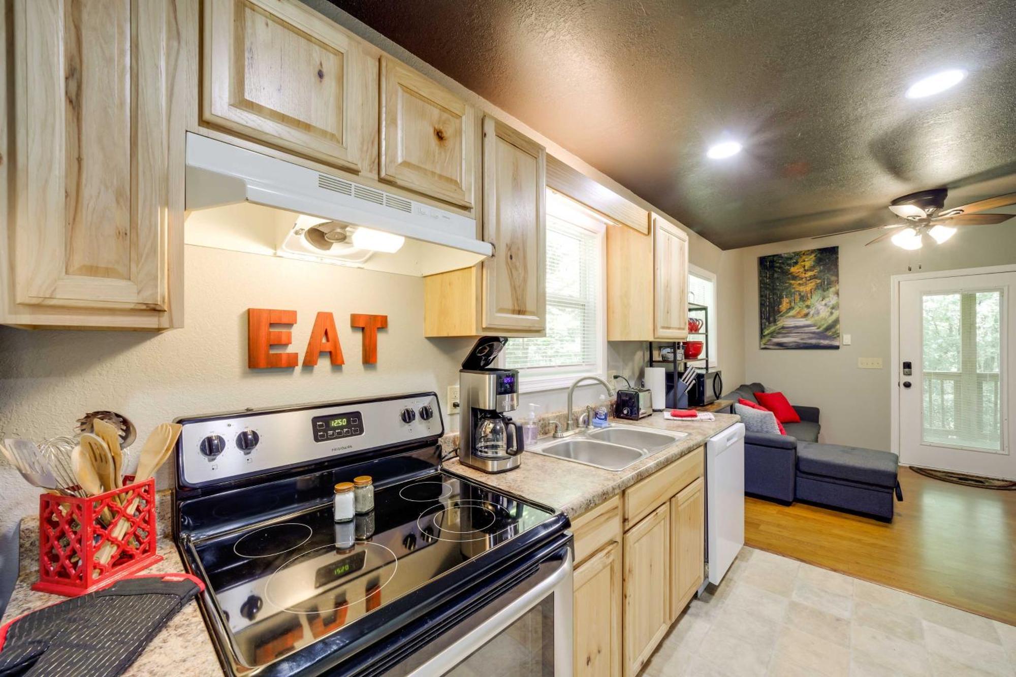 Cozy Whittier Cabin And Yard And Hot Tub, Pets Welcome Bagian luar foto